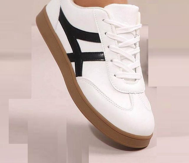 Men's White & Black Retro Runner Sneakers - Gum Sole Street Style
