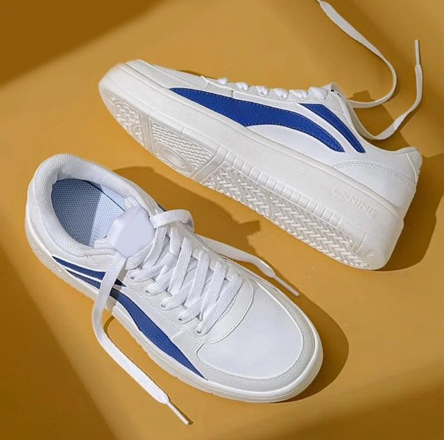 Men's White & Blue Minimalist Court Sneakers - Clean Everyday Style