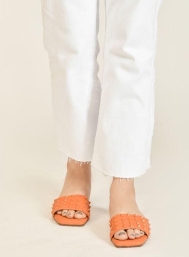Voguish Comfortable Sole Flat Sandal For Women's